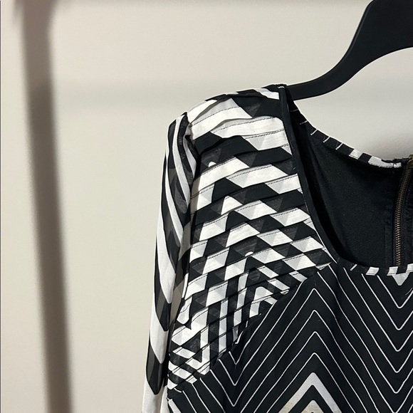 Fire Los Angeles Women Juniors Dress Large Black Ivory Multi-color Shift Striped - Picture 4 of 6